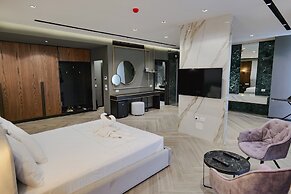 Adamas Resort & Hotel