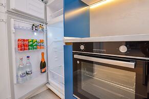 Celeste - One Bedroom Apartment - Next to Victoria Avenue and Cismigiu