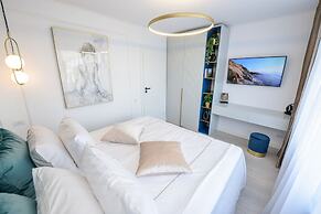 Celeste - One Bedroom Apartment - Next to Victoria Avenue and Cismigiu