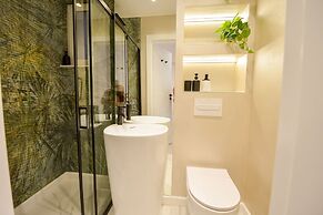 Celeste - One Bedroom Apartment - Next to Victoria Avenue and Cismigiu