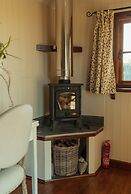 Glamping in Wiltshire in our Luxury Shepherds Hut