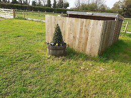 Glamping in Wiltshire in our Luxury Shepherds Hut