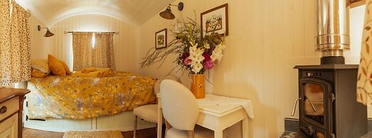 Glamping in Wiltshire in our Luxury Shepherds Hut