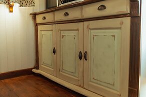 Glamping in Wiltshire in our Luxury Shepherds Hut