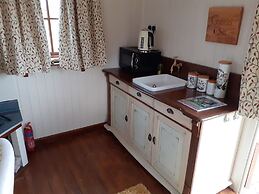 Glamping in Wiltshire in our Luxury Shepherds Hut