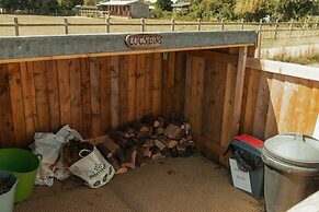 Glamping in Wiltshire in our Luxury Shepherds Hut