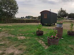 Glamping in Wiltshire in our Luxury Shepherds Hut