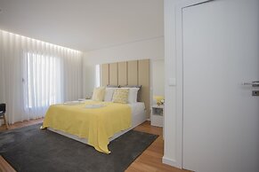 Liiiving - Luxury River View Apartment V