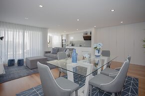 Liiiving - Luxury River View Apartment V