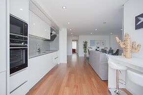 Liiiving - Luxury River View Apartment V