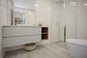 Liiiving - Luxury River View Apartment V