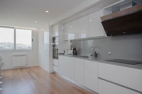 Liiiving - Luxury River View Apartment V