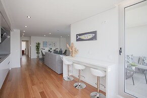 Liiiving - Luxury River View Apartment V