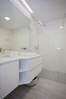 Liiiving - Luxury River View Apartment V