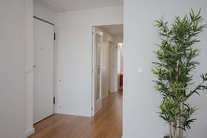 Liiiving - Luxury River View Apartment V