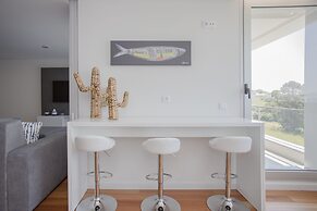 Liiiving - Luxury River View Apartment V