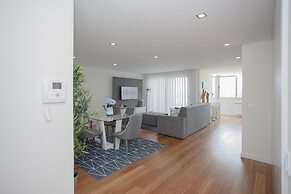 Liiiving - Luxury River View Apartment V