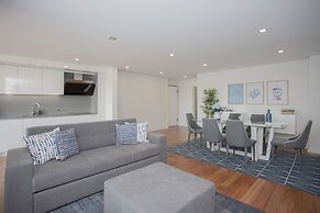 Liiiving - Luxury River View Apartment V