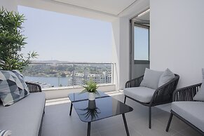 Liiiving - Luxury River View Apartment V