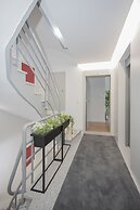 Liiiving - Luxury River View Apartment V