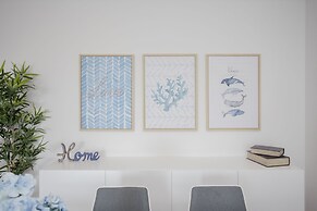 Liiiving - Luxury River View Apartment V