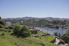 Liiiving - Luxury River View Apartment V