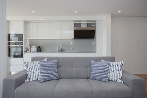 Liiiving - Luxury River View Apartment V