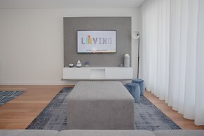 Liiiving - Luxury River View Apartment V