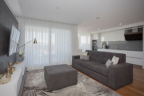 Liiiving -Luxury River View Apartment VI