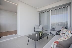 Liiiving -Luxury River View Apartment VI