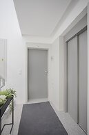 Liiiving -Luxury River View Apartment VI