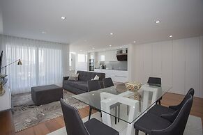 Liiiving -Luxury River View Apartment VI