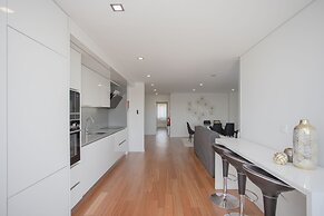 Liiiving -Luxury River View Apartment VI