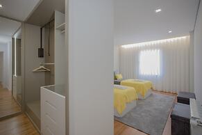 Liiiving -Luxury River View Apartment VI