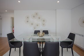 Liiiving -Luxury River View Apartment VI