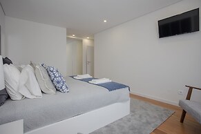 Liiiving -Luxury River View Apartment VI