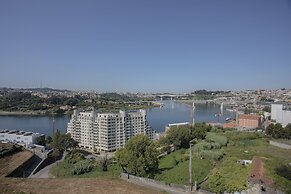 Liiiving -Luxury River View Apartment VI