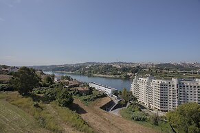 Liiiving -Luxury River View Apartment VI