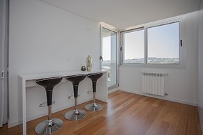 Liiiving -Luxury River View Apartment VI