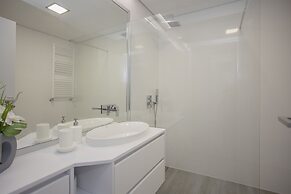 Liiiving -Luxury River View Apartment VI