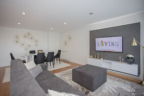 Liiiving -Luxury River View Apartment VI