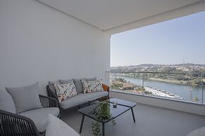 Liiiving -Luxury River View Apartment VI