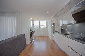 Liiiving -Luxury River View Apartment VI