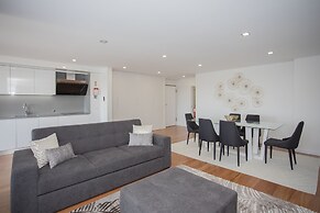 Liiiving -Luxury River View Apartment VI