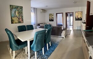 3 Bedroom Apartment With Pool