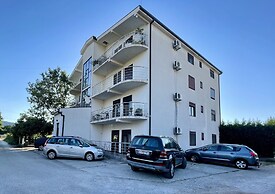 3 Bedroom Apartment With Pool