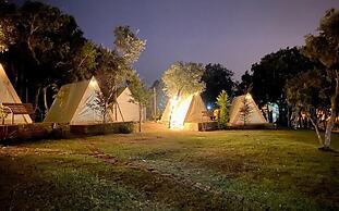 Natura Fun House & Camping