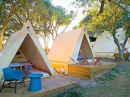 Natura Fun House & Camping