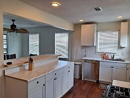 3-2 Gentilly Gem Close to Everything