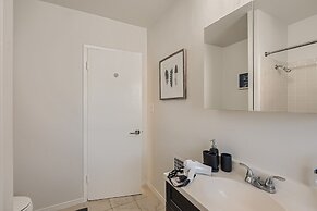 Signature KING 1BR In Top Beach Location (AB)